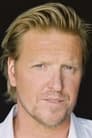 Jake Busey isOfficer Treen