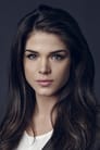 Берie Avgeropoulos isЖовтavia Blake