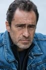 Demián Bichir isWalter Simmons