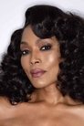 Angela Bassett isLynne Jacobs