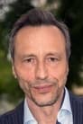 Michael Wincott isElgyn