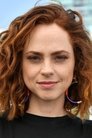 Fiona Dourif isDr. Cassie McKay