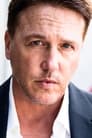 Lochlyn Munro isGreg Phillippe