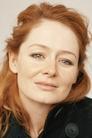 Miranda Otto isEsther Mullins