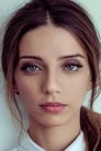 Angela Sarafyan isClementine Pennyfeather