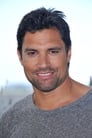 Manu Bennett isCrixus