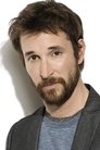 Noah Wyle isDr. Michael 'Robby' Robinavitch